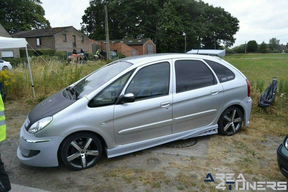 2de Night Meet 15 Malle Malehoek
Imagen del reportaje de la revista Tuning Area4tuners.es, de la concentración de coches Tuning del año 2017 en Brujas, Bélgica