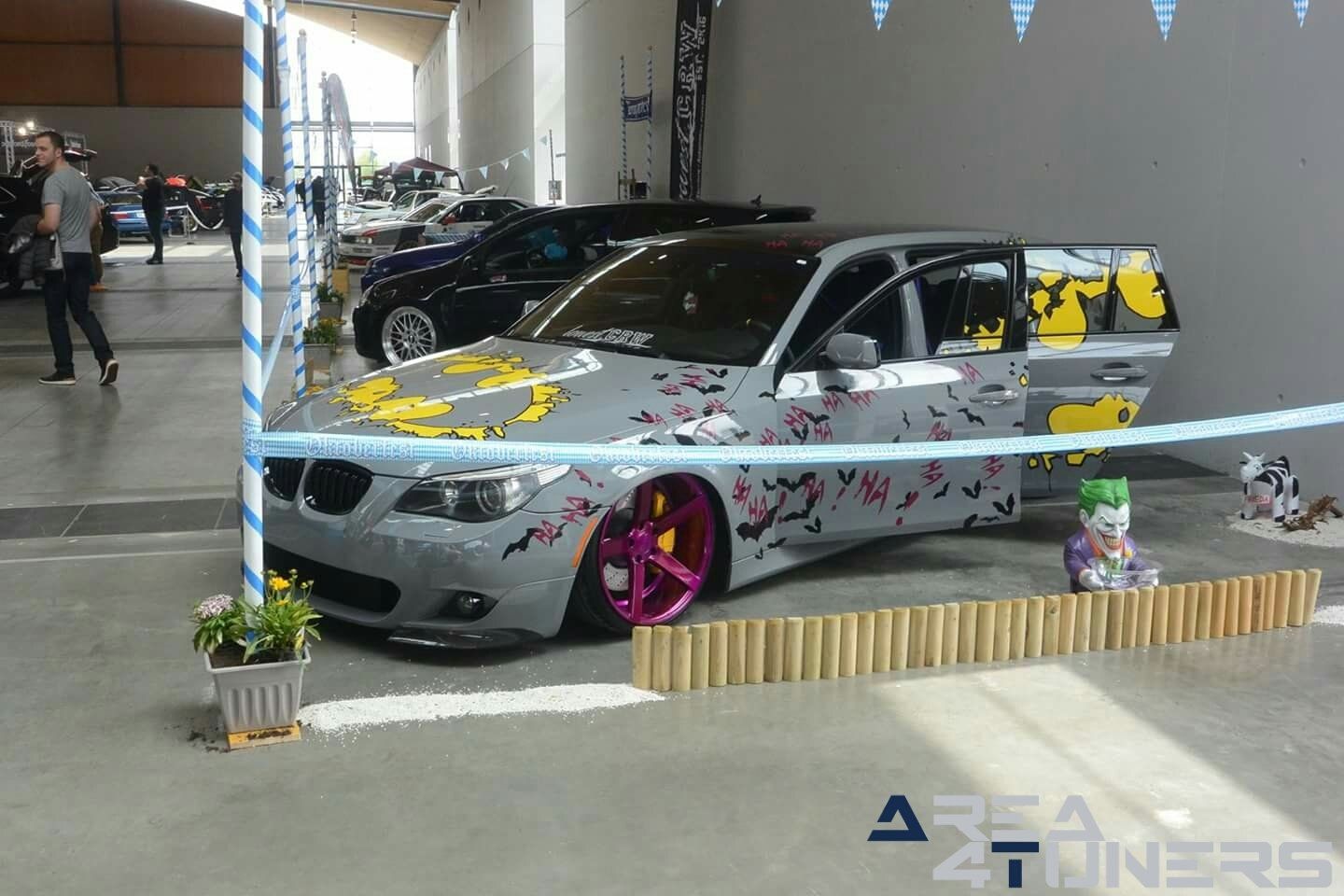 Rockford Fosgate Tuning Days 2k17
Imagen del reportaje de la revista Tuning Area4tuners.es, de la concentración de coches Tuning del año 2017 en Daxladen Alemania