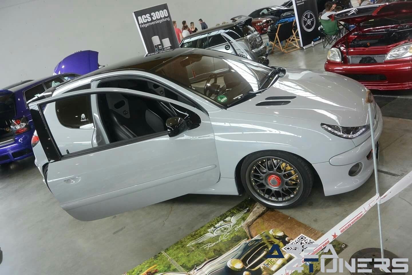 Rockford Fosgate Tuning Days 2k17
Imagen del reportaje de la revista Tuning Area4tuners.es, de la concentración de coches Tuning del año 2017 en Daxladen Alemania