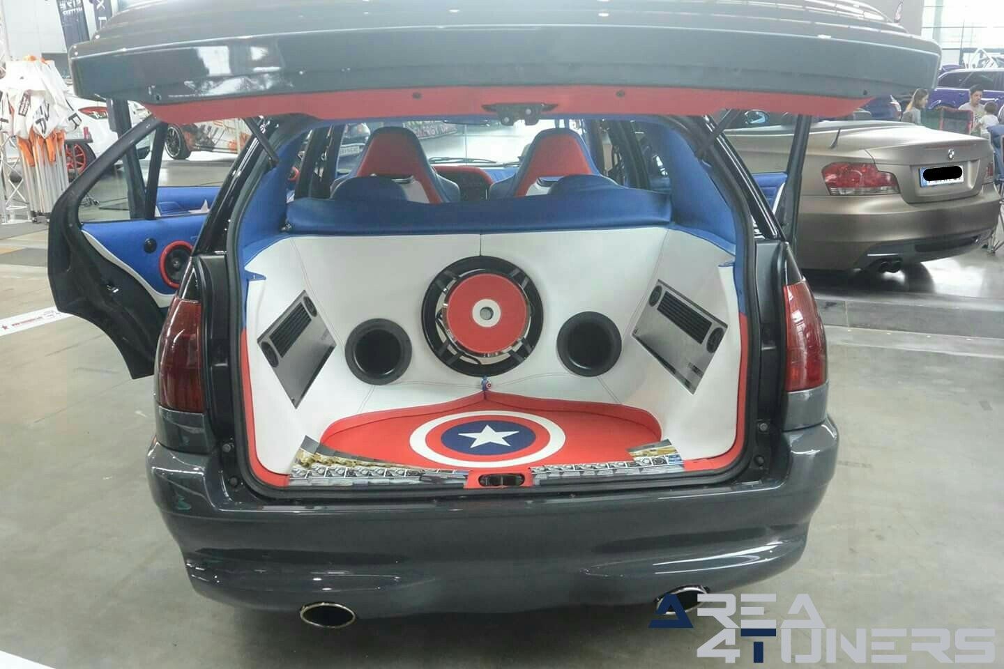 Rockford Fosgate Tuning Days 2k17
Imagen del reportaje de la revista Tuning Area4tuners.es, de la concentración de coches Tuning del año 2017 en Daxladen Alemania