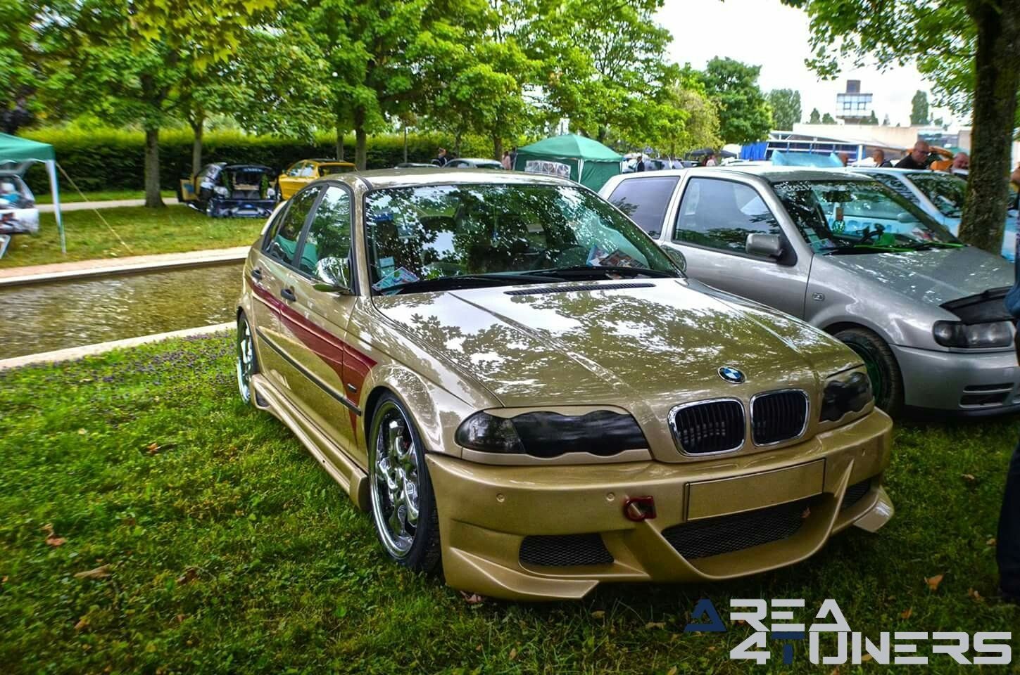 Meeting Tuning Dynamic Dimenssion 10
Imagen del reportaje de la revista Tuning Area4tuners.es, de la concentración de coches Tuning del año 2017 en Dienville Francia