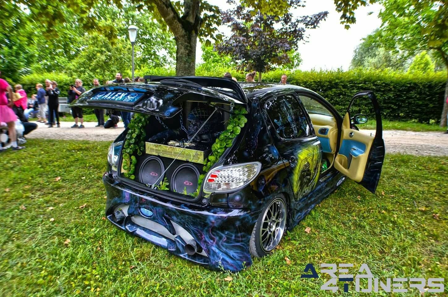 Meeting Tuning Dynamic Dimenssion 10
Imagen del reportaje de la revista Tuning Area4tuners.es, de la concentración de coches Tuning del año 2017 en Dienville Francia