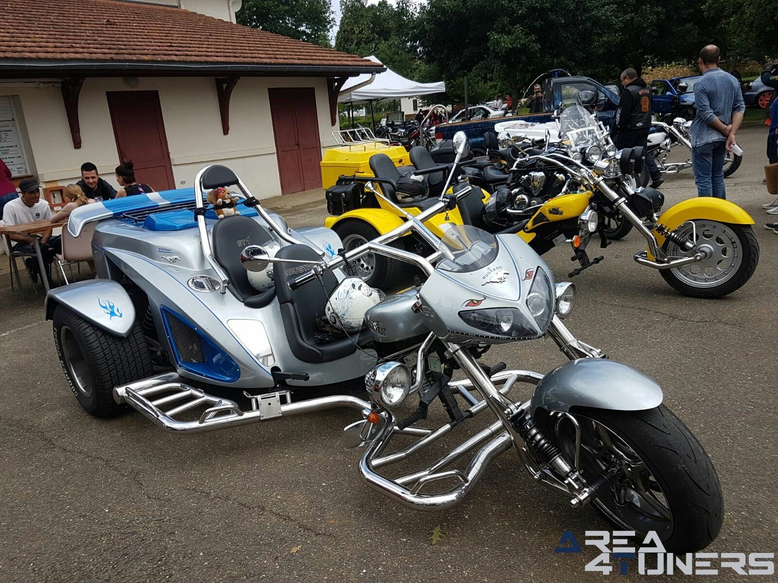 S Custom Family Week
Imagen del reportaje de la revista Tuning Area4tuners.es, de la concentración de coches Tuning del año 2017 en Poyanne Francia