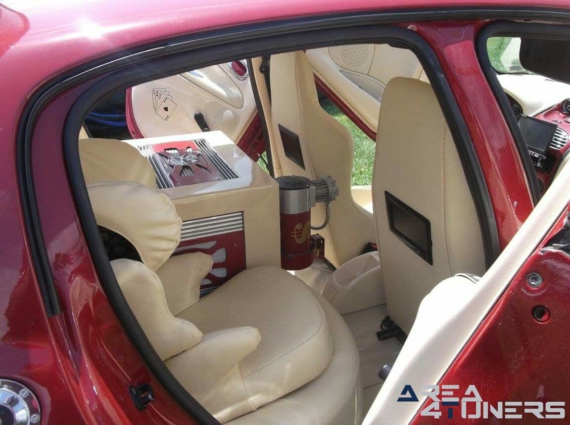 Fbi Tuning Car Saison 4
Imagen del reportaje de la revista Tuning Area4tuners.es, de la concentración de coches Tuning del año 2017 en Saint Savin Francia