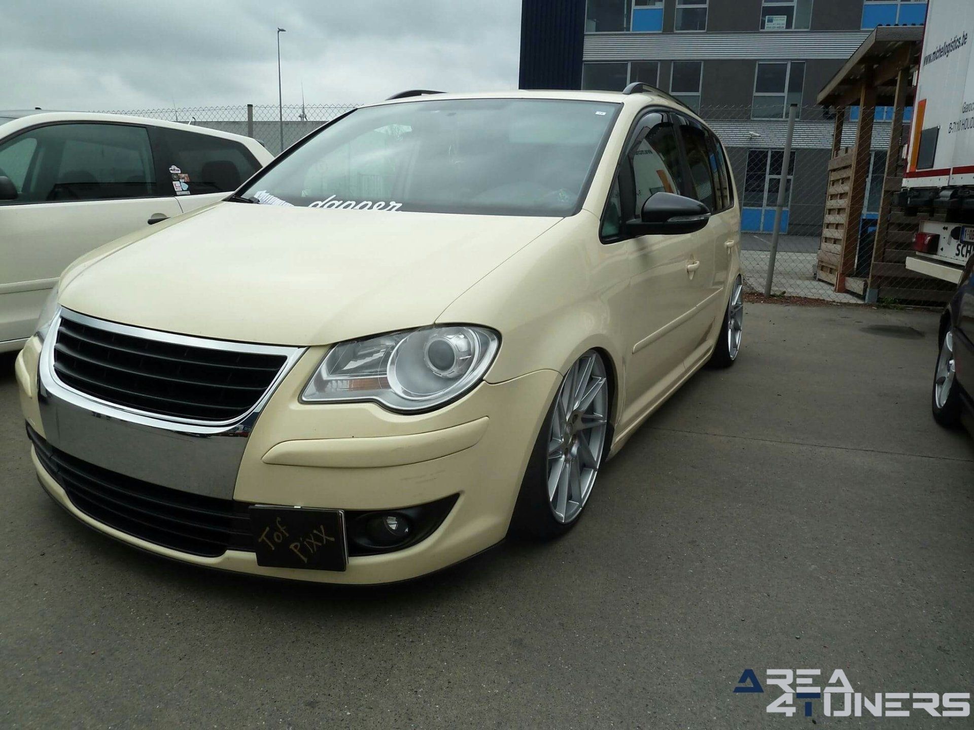 Meeting Full Concept Car 2017
Imagen del reportaje de la revista Tuning Area4tuners.es, de la concentración de coches Tuning del año 2017 en Houdeng-Goegnies Bélgica