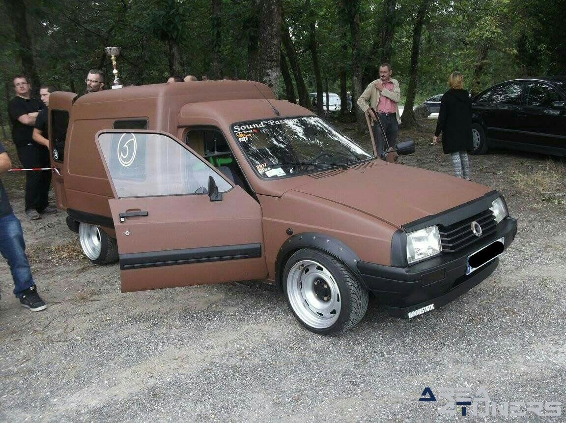 3er Meeting Anarchy Team
Imagen del reportaje de la revista Tuning Area4tuners.es, de la concentración de coches Tuning del año 2017 en Isbergues Francia