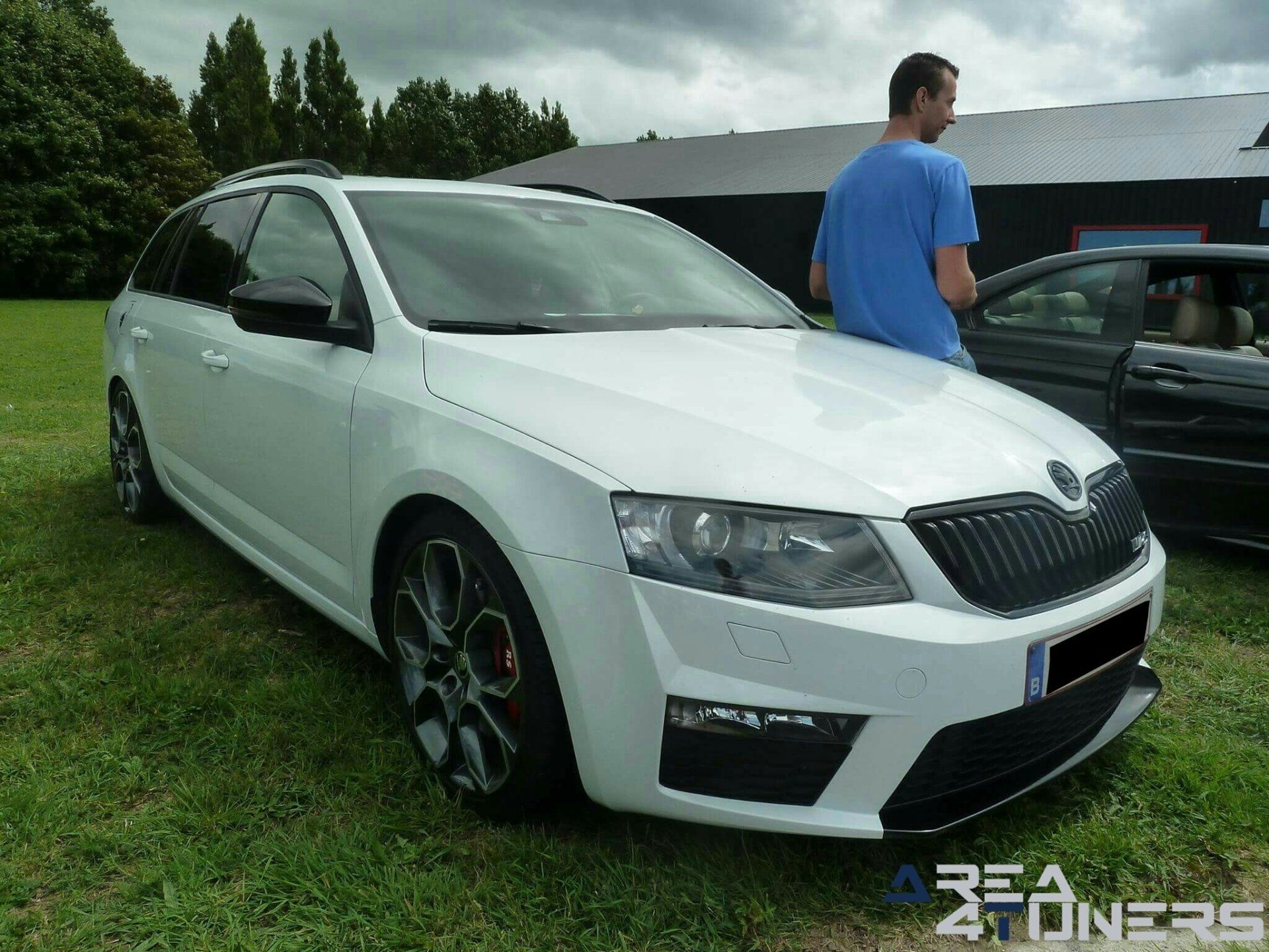 Meeting Lazy Sunday 2k17
Imagen del reportaje de la revista Tuning Area4tuners.es, de la concentración de coches Tuning del año 2017 en Jabbeke Bélgica