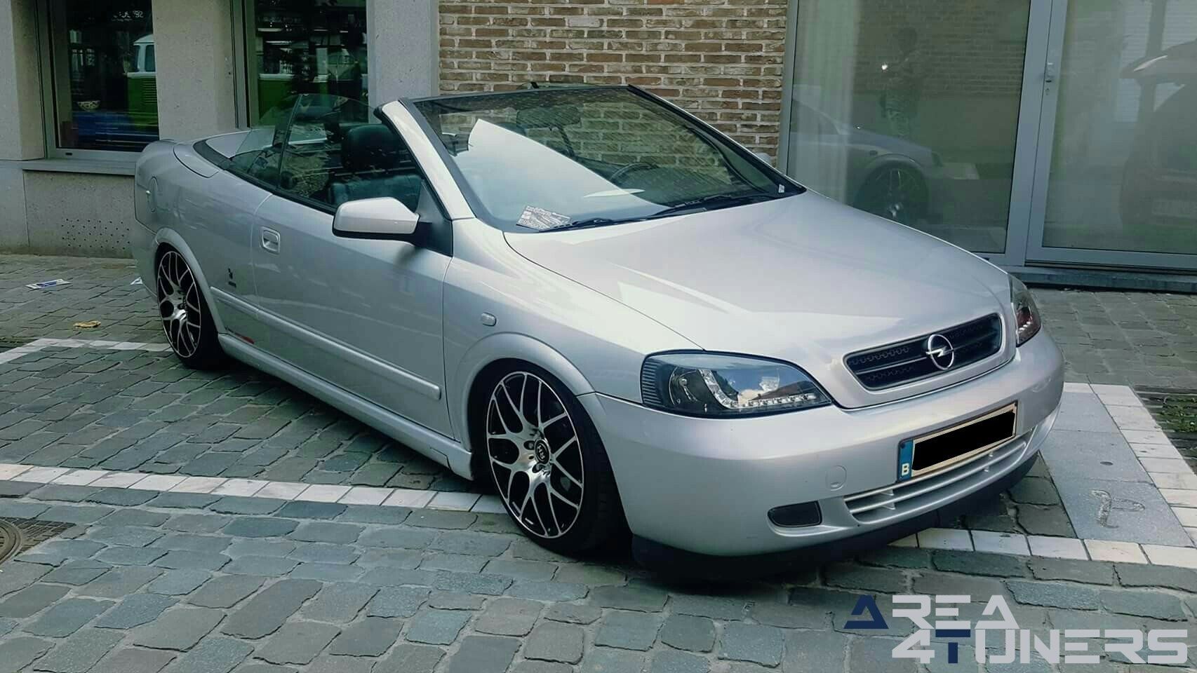 Old 2 New
Imagen del reportaje de la revista Tuning Area4tuners.es, de la concentración de coches Tuning del año 2017 en Wervik Bélgica