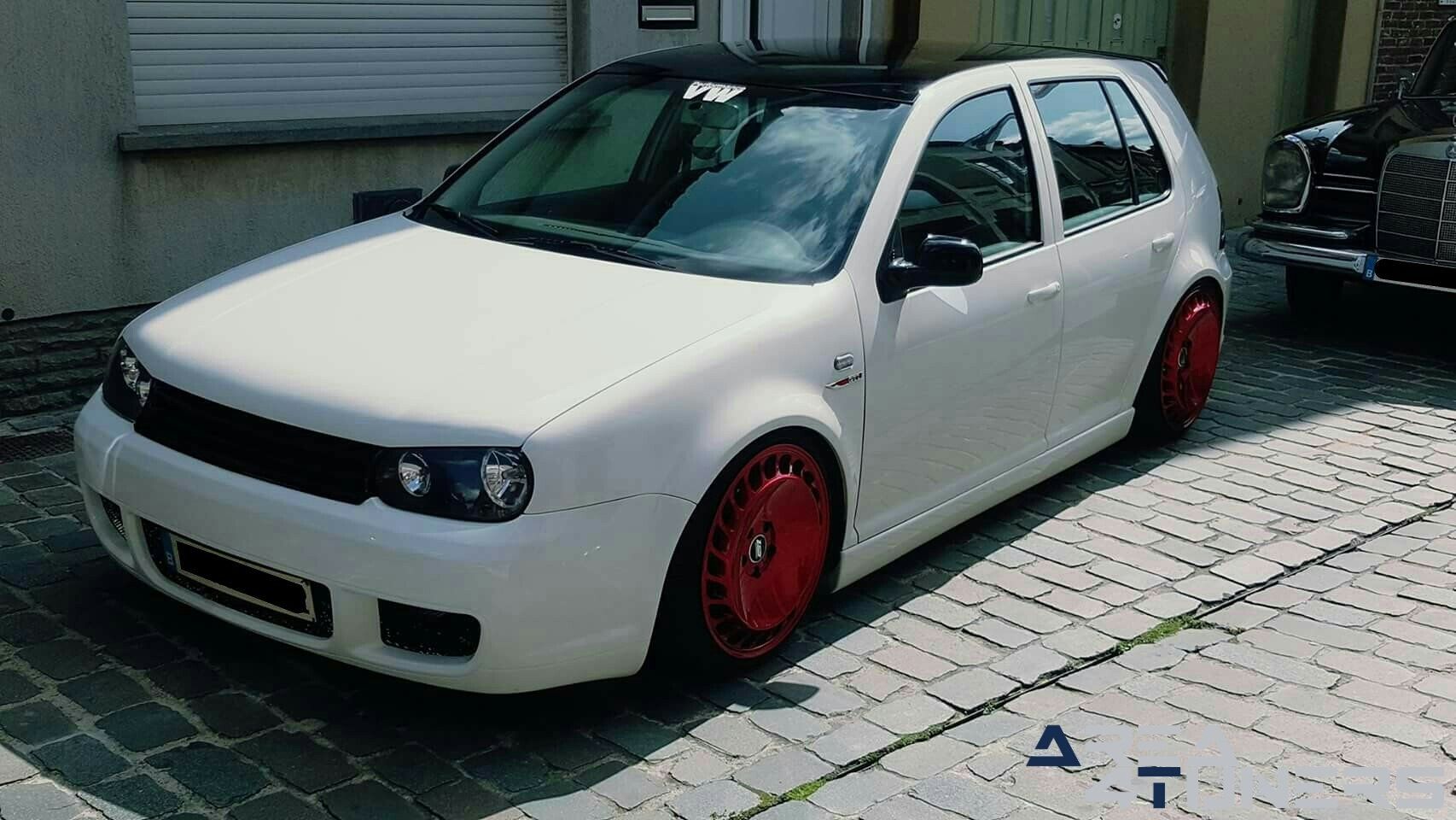 Old 2 New
Imagen del reportaje de la revista Tuning Area4tuners.es, de la concentración de coches Tuning del año 2017 en Wervik Bélgica