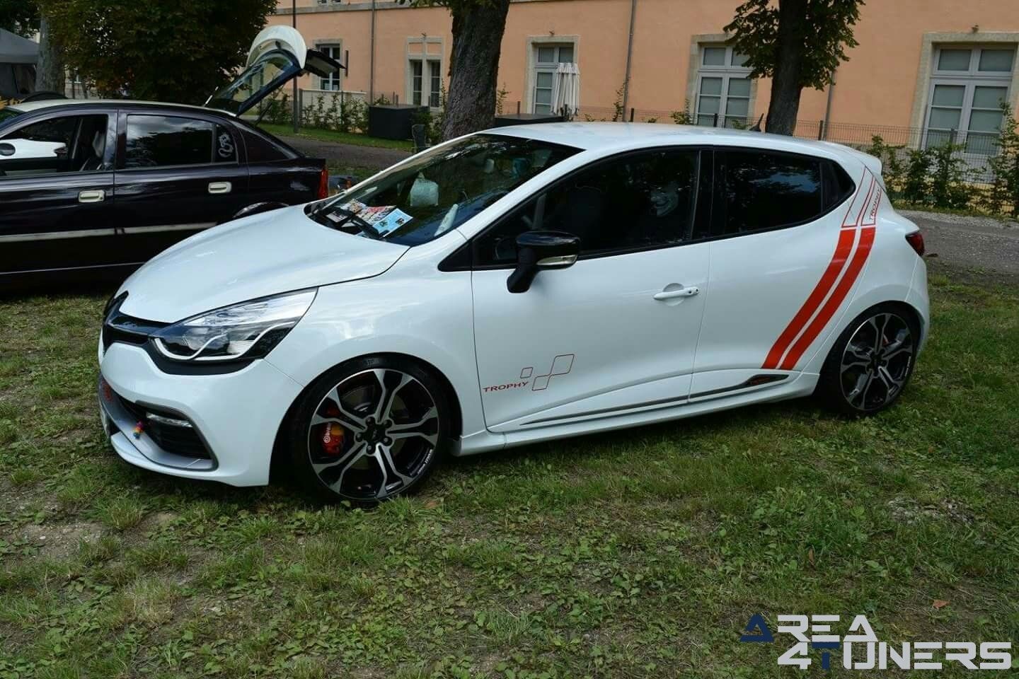 Irresistible Car 2
Imagen del reportaje de la revista Tuning Area4tuners.es, de la concentración de coches Tuning del año 2017 en Langres Francia