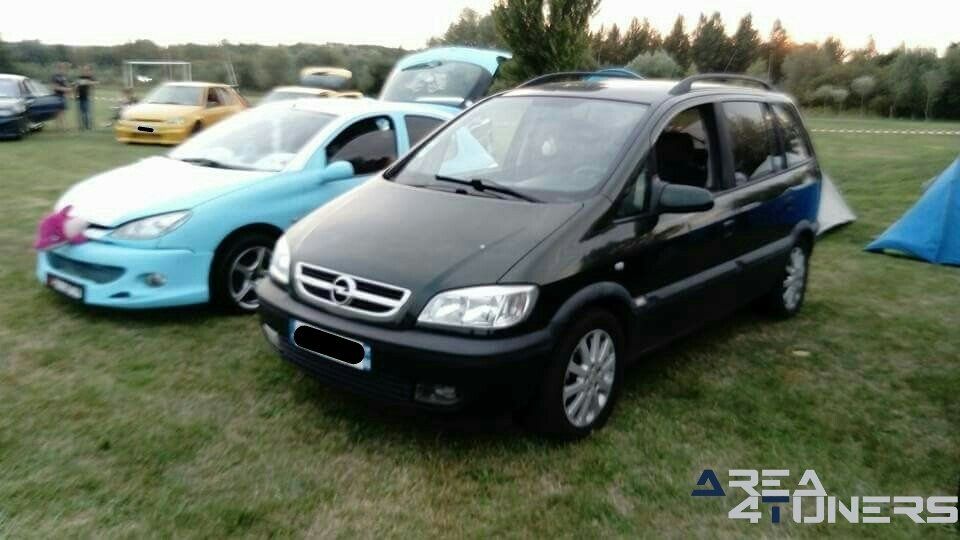 Meeting Tuning Tantpassion
Imagen del reportaje de la revista Tuning Area4tuners.es, de la concentración de coches Tuning del año 2017 en Louviers Francia