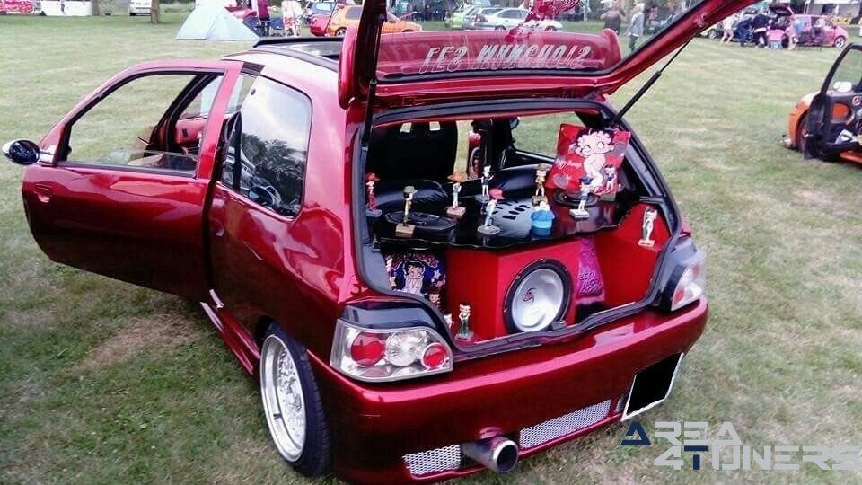 Meeting Tuning Tantpassion
Imagen del reportaje de la revista Tuning Area4tuners.es, de la concentración de coches Tuning del año 2017 en Louviers Francia