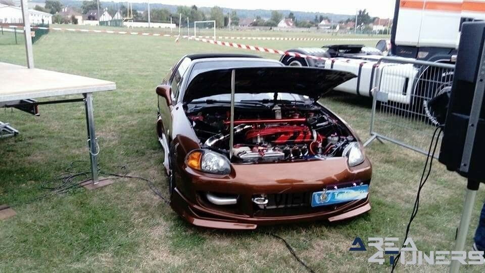 Meeting Tuning Tantpassion
Imagen del reportaje de la revista Tuning Area4tuners.es, de la concentración de coches Tuning del año 2017 en Louviers Francia