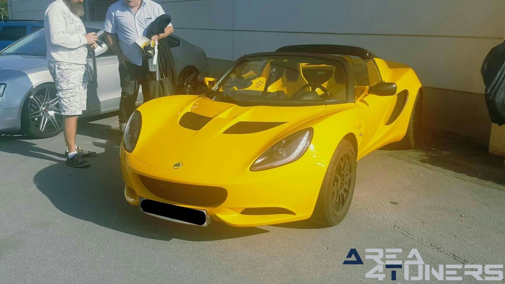 Esprit Tuning Team
Imagen del reportaje de la revista Tuning Area4tuners.es, de la concentración de coches Tuning del año 2017 en Aiseau-Presles Bélgica