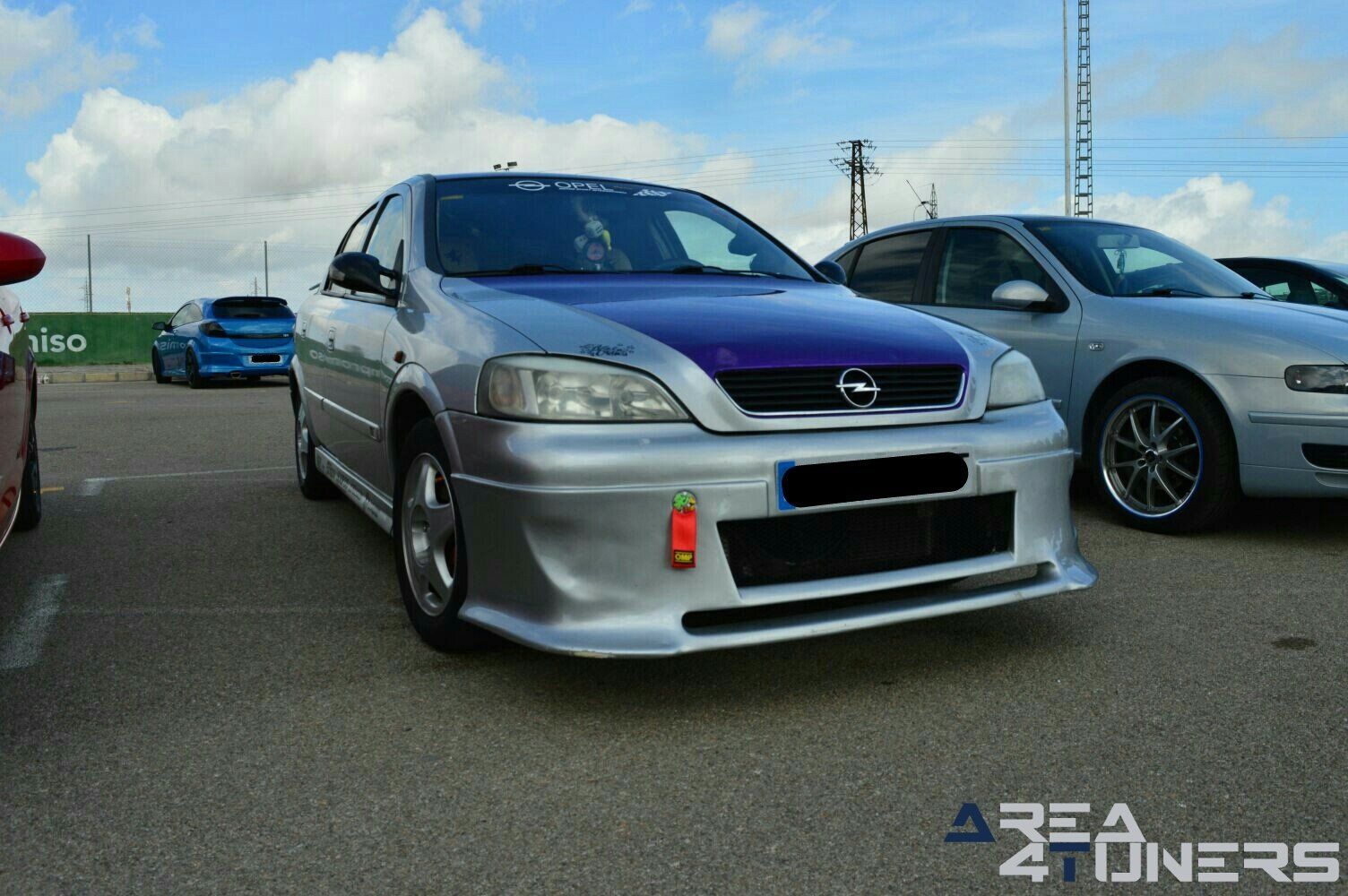 1er German Meet
Imagen del reportaje revista Tuning Area4tuners.es, concentración de coches Tuning del año 2017 en Elche, Alicante, España