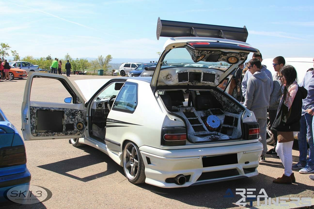 9ª Concentración Tuning Azuaga
Imagen del reportaje revista Tuning Area4tuners.es, concentración de coches Tuning del año 2017 en Azuaga, Badajoz, España