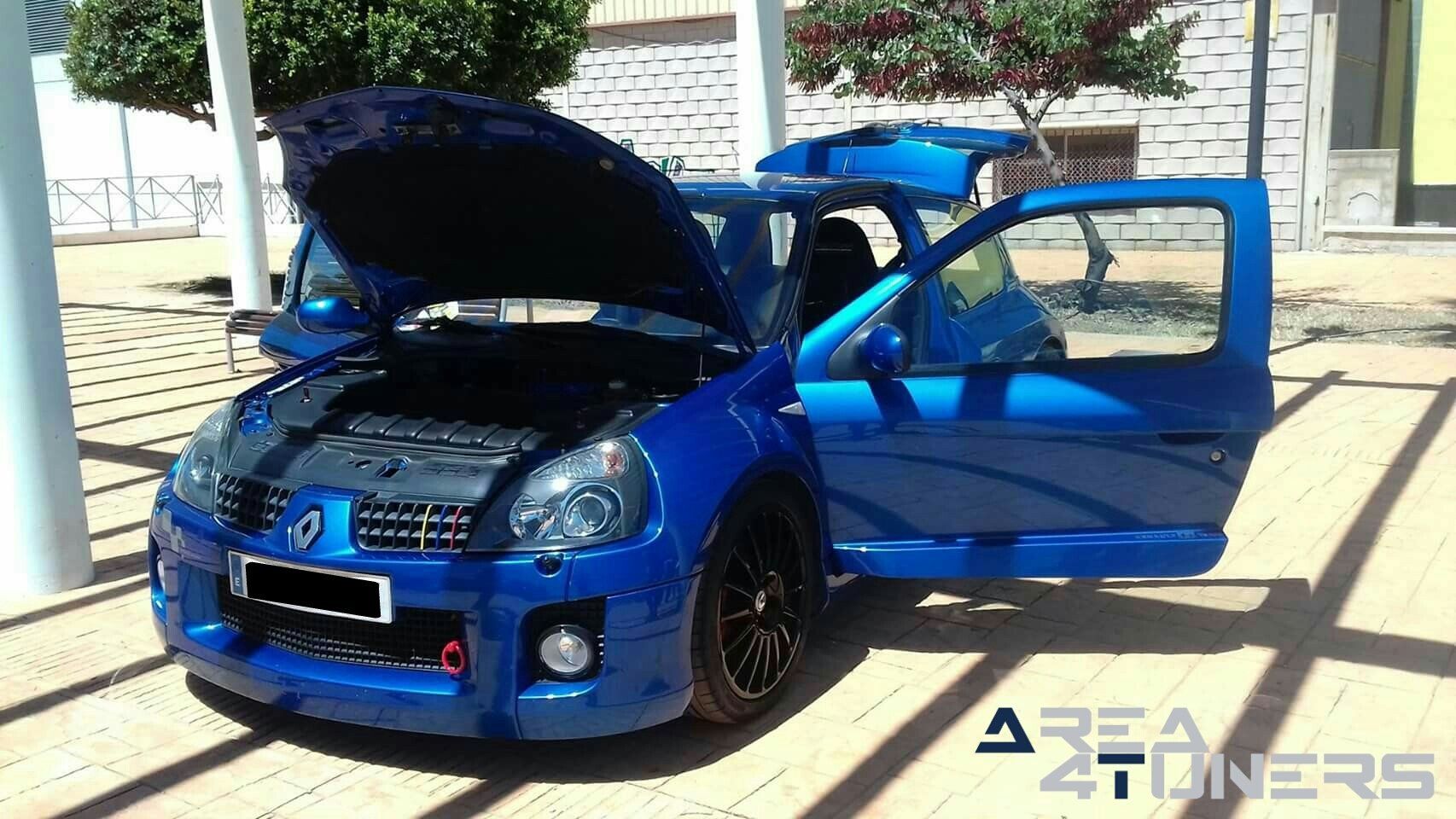 1ª Concentración Tuning vs Clásicos Alahurín De La Torre
Imagen del reportaje revista Tuning Area4tuners.es, concentración de coches Tuning del año 2017 en Alahurín De La Torre, Granada , España
