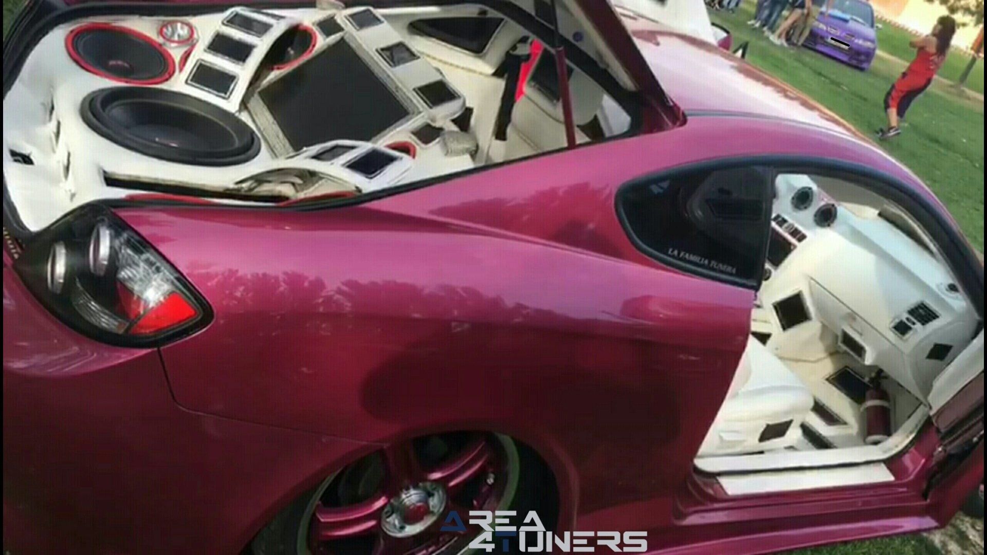 5ª Concentración Tuning Y Clásicos Santovenia
Imagen del reportaje revista Tuning Area4tuners.es, concentración de coches Tuning del año 2017 en Santovenia Del Pisuerga, Valladolid, España