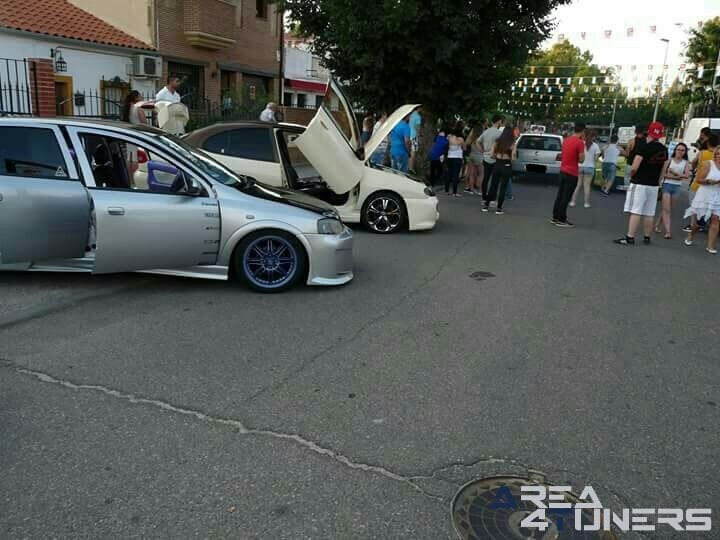 Kdd Asociación Vecinal Puerta De Arcos
Imagen del reportaje revista Tuning Area4tuners.es, concentración de coches Tuning del año 2017 en Talavera Reina, Toledo, España