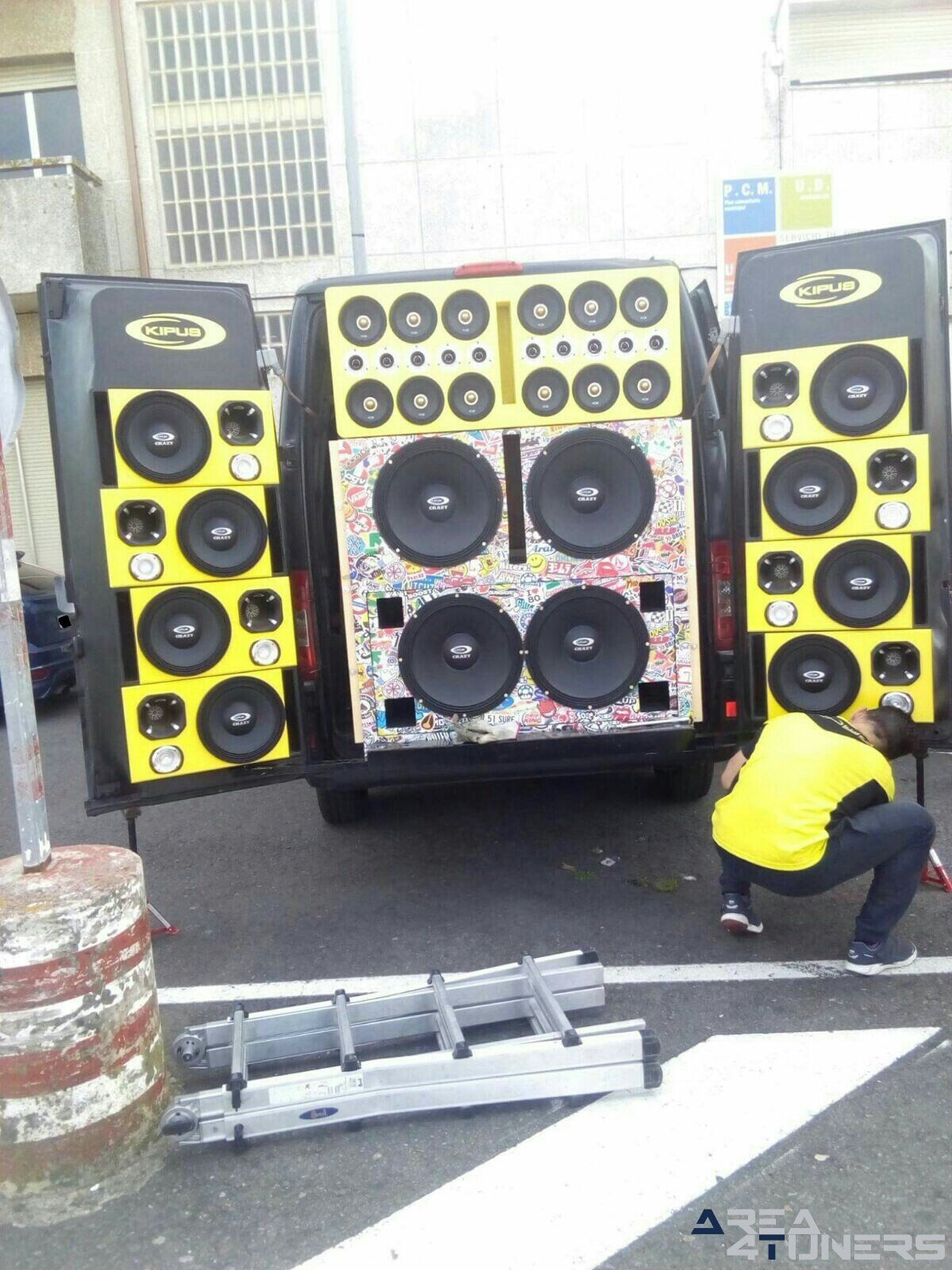 8ª Concentración Tuning Santa Uxía De Riveira
Imagen del reportaje revista Tuning Area4tuners.es, concentración de coches Tuning del año 2017 en Santa Uxia De La Riveira, La Coruña, España