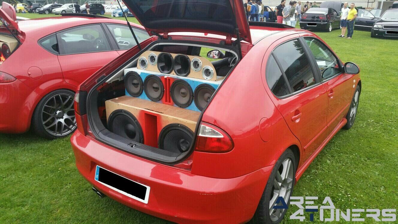 1ª Concentración Crazy Tuning
Imagen del reportaje revista Tuning Area4tuners.es, concentración de coches Tuning del año 2017 en Sarón, Cantabria, España