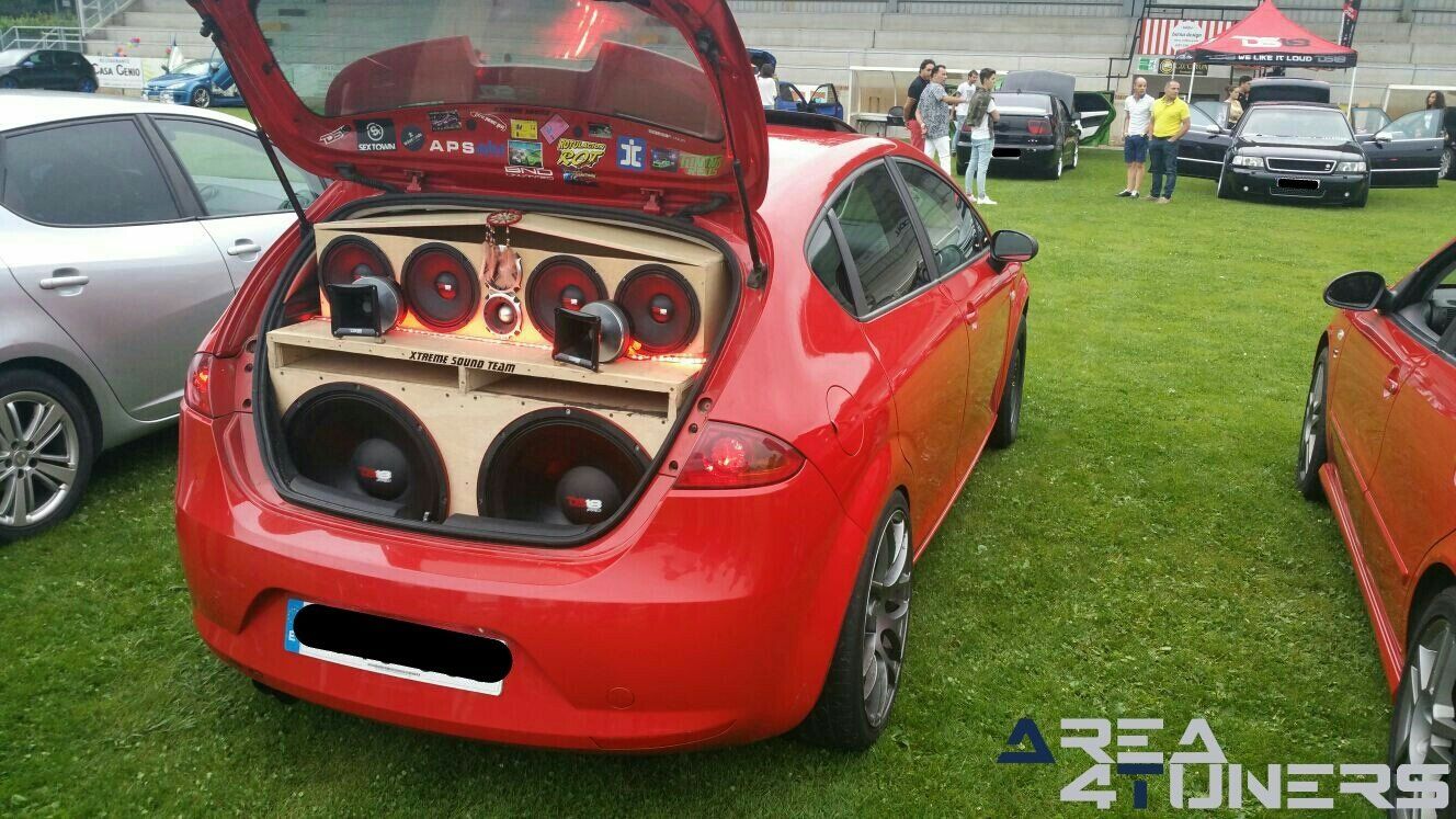 1ª Concentración Crazy Tuning
Imagen del reportaje revista Tuning Area4tuners.es, concentración de coches Tuning del año 2017 en Sarón, Cantabria, España