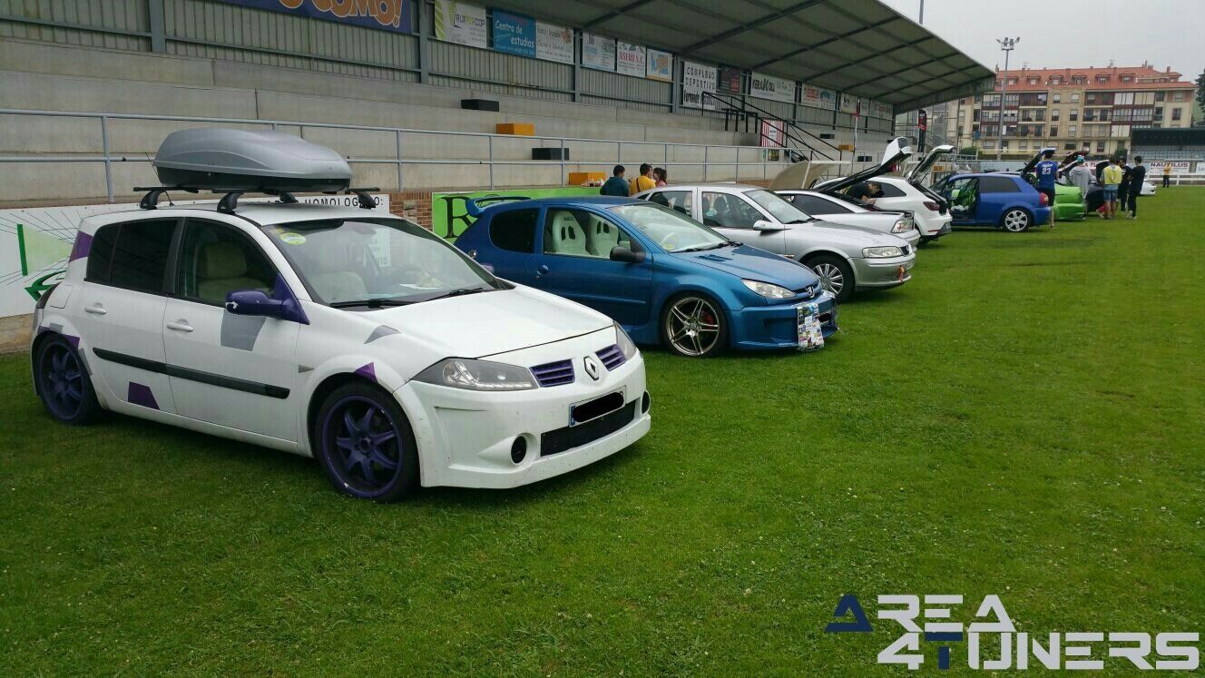 1ª Concentración Crazy Tuning
Imagen del reportaje revista Tuning Area4tuners.es, concentración de coches Tuning del año 2017 en Sarón, Cantabria, España