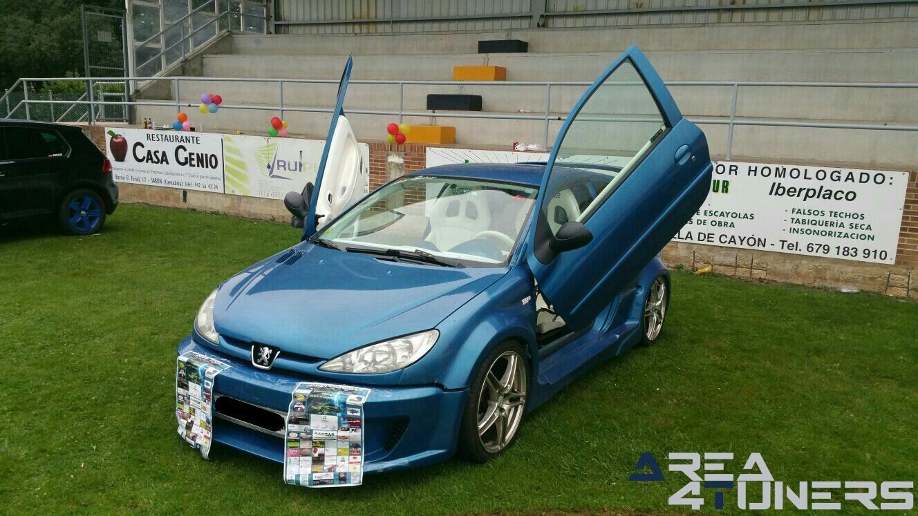 1ª Concentración Crazy Tuning
Imagen del reportaje revista Tuning Area4tuners.es, concentración de coches Tuning del año 2017 en Sarón, Cantabria, España