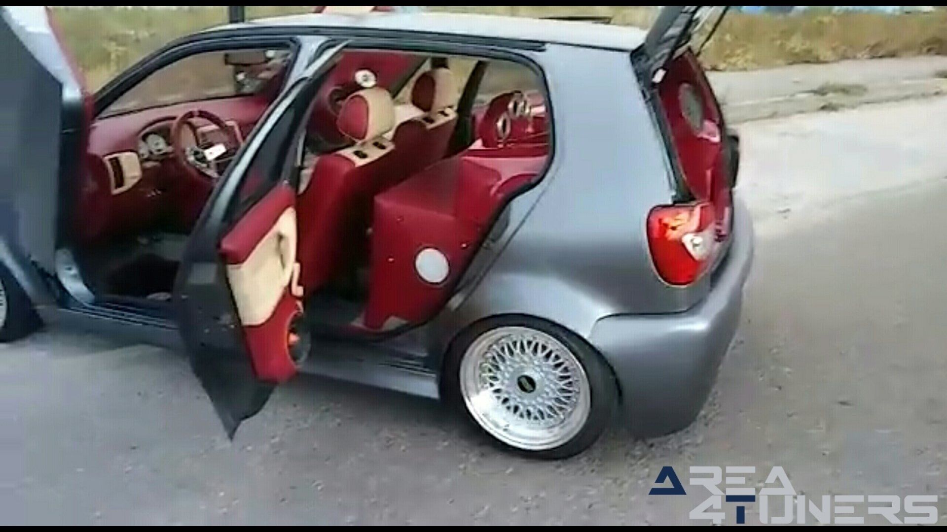 6ª Concentración Tuning Reinosa
Imagen del reportaje revista Tuning Area4tuners.es, concentración de coches Tuning del año 2017 en Reinosa, Cantabria, España