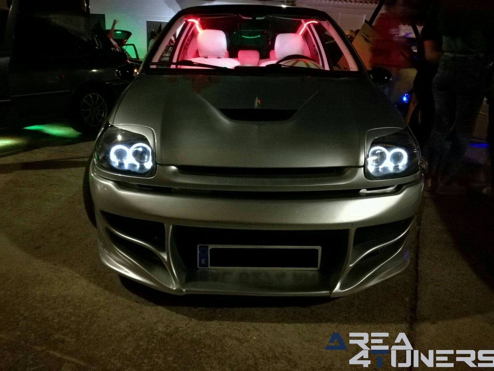 1ª Kdd Tuning Racing Clásicos Aldehuela De La Bóveda
Imagen del reportaje revista Tuning Area4tuners.es, concentración de coches Tuning del año 2017 en Aldehuela De La Bóveda, Salamanca, España