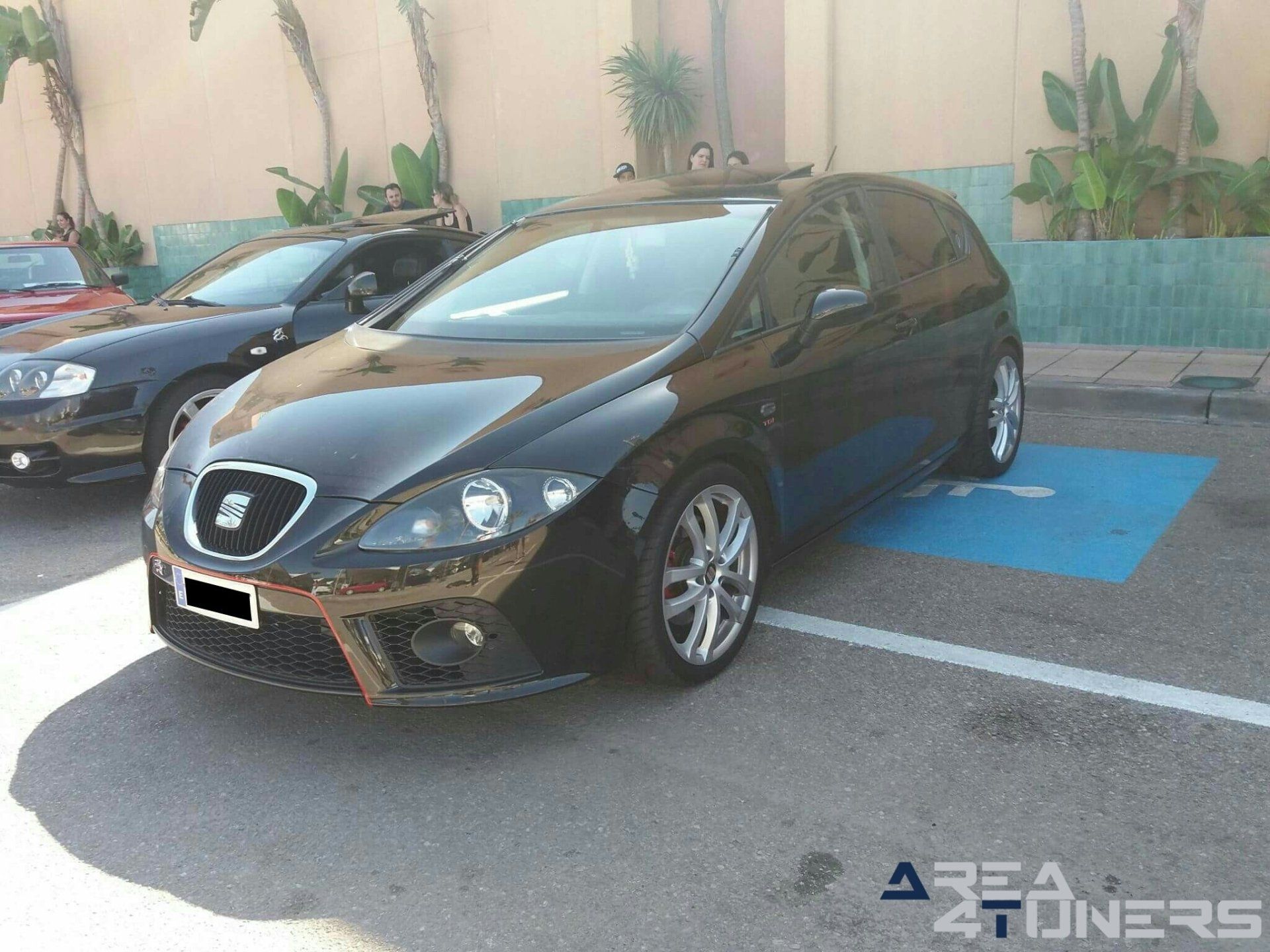 8ª Kdd The World Racing Club
Imagen del reportaje revista Tuning Area4tuners.es, concentración de coches Tuning del año 2017 en Vélez, Málaga, España