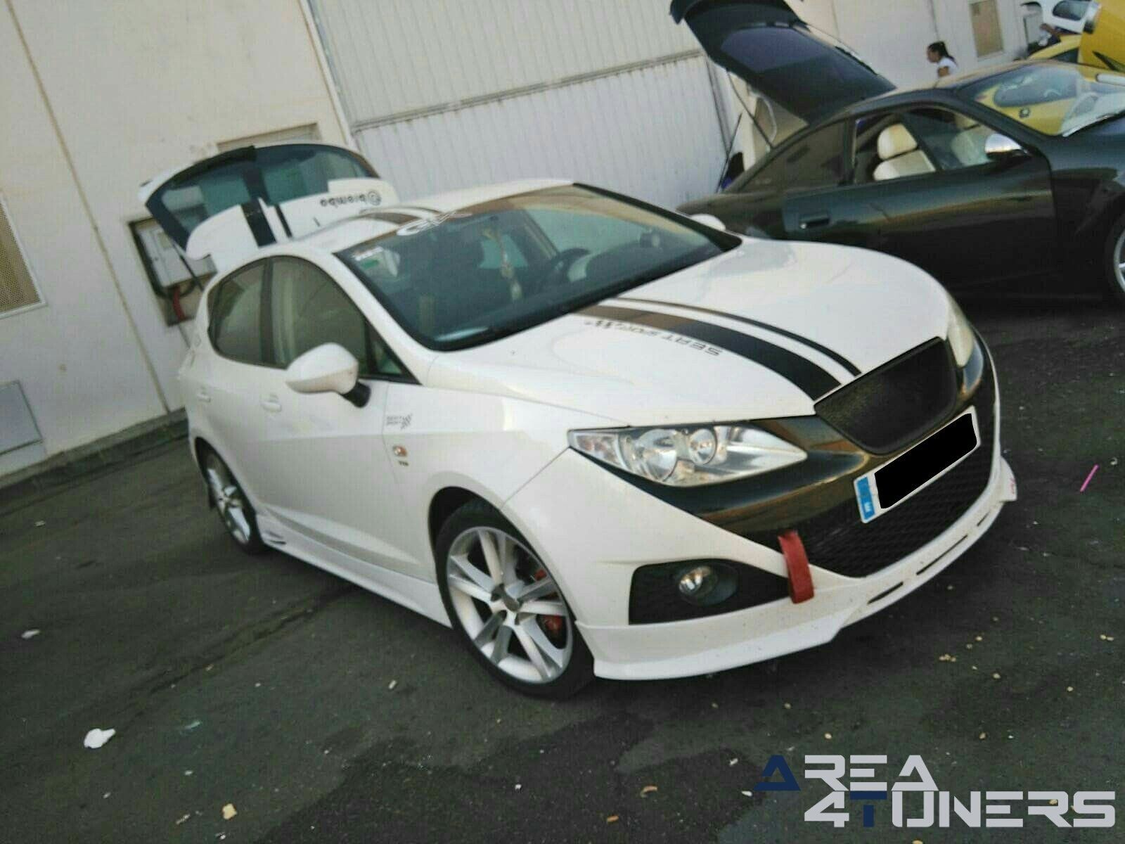 2ª Concentración Tuning Talavera La Real
Imagen del reportaje revista Tuning Area4tuners.es, concentración de coches Tuning del año 2017 en Talavera La Real, Cáceres, España