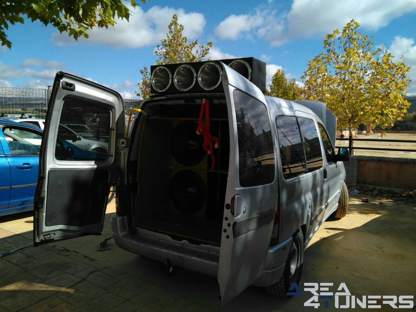 1er Roca Tuning
Imagen del reportaje revista Tuning Area4tuners.es, concentración de coches Tuning del año 2017 en Setenil De Las Bodegas, Cádiz, España