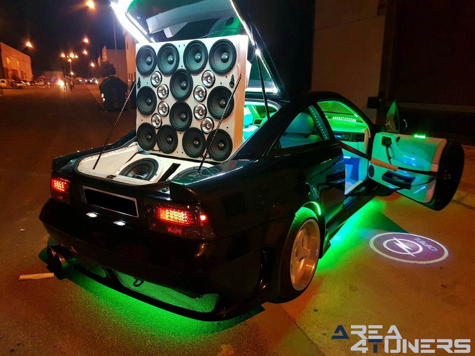 4ª Concentración Tuning Utrera
Imagen del reportaje revista Tuning Area4tuners.es, concentración de coches Tuning del año 2017 en Utrera, Sevilla, España