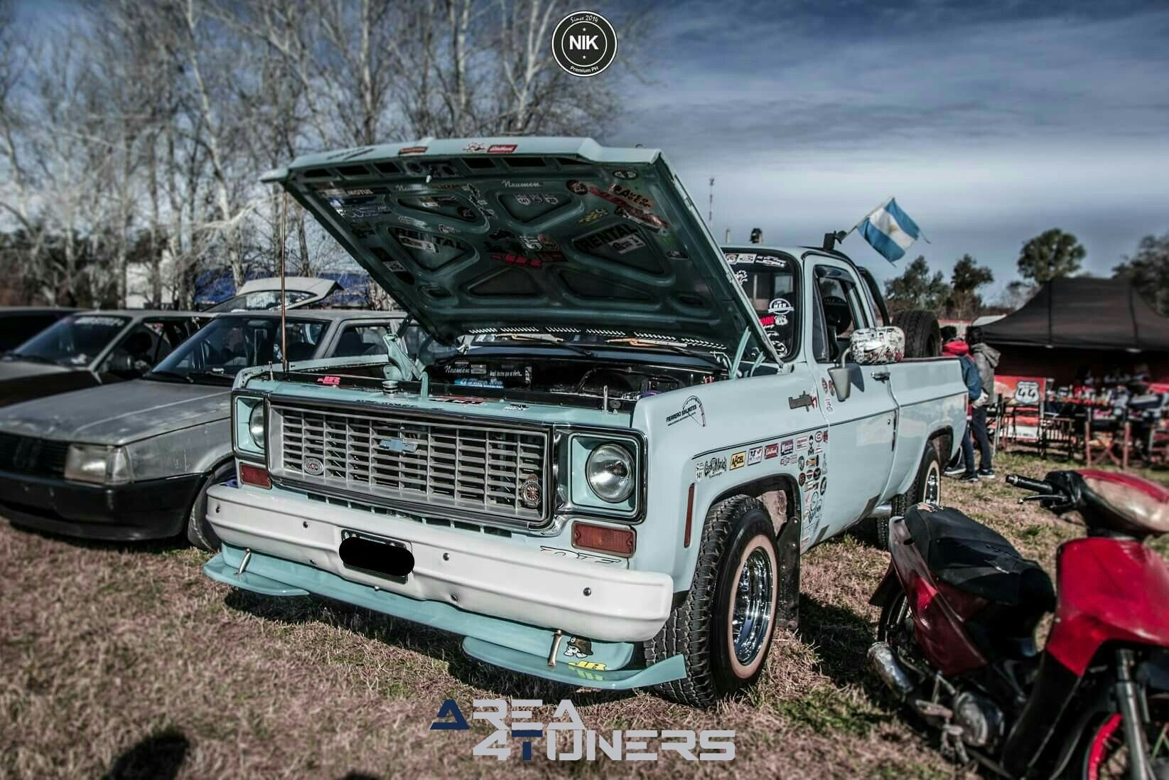 Robustos Y Bajitos, Todo Por Alay