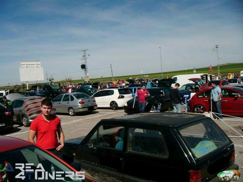 7ª Concentración Tuning Azuaga
Imagen del reportaje revista Tuning Area4tuners.es, concentración de coches Tuning del año 2015 en Azuaga, Badajoz, España