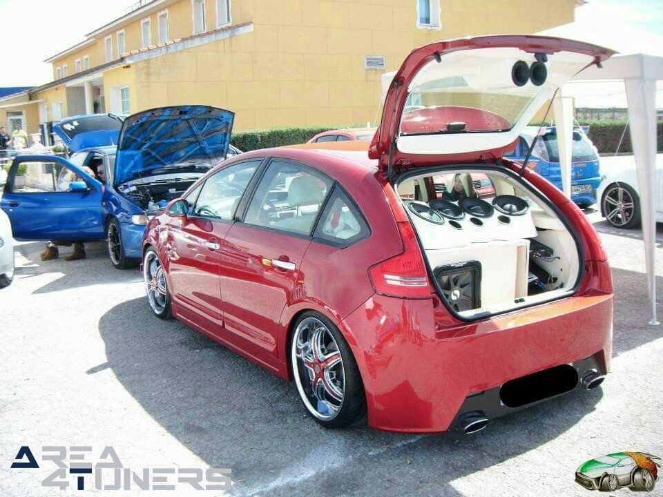 7ª Concentración Tuning Azuaga
Imagen del reportaje revista Tuning Area4tuners.es, concentración de coches Tuning del año 2015 en Azuaga, Badajoz, España