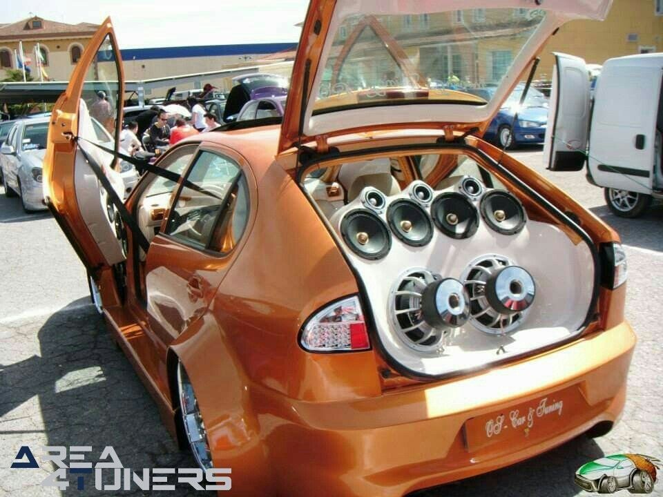 7ª Concentración Tuning Azuaga
Imagen del reportaje revista Tuning Area4tuners.es, concentración de coches Tuning del año 2015 en Azuaga, Badajoz, España