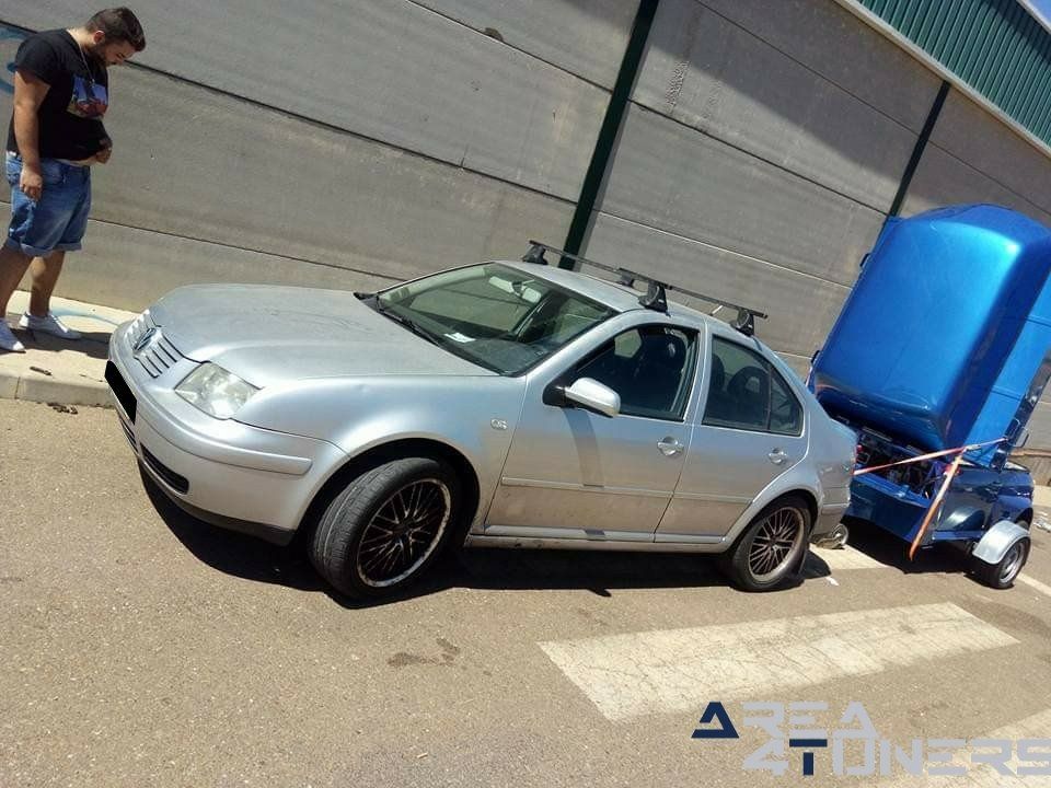 2º Tuning Show Internacional Arroyo San Serván
Imagen del reportaje revista Tuning Area4tuners.es, concentración de coches Tuning del año 2017 en Arroyo San Serván, Lérida, España