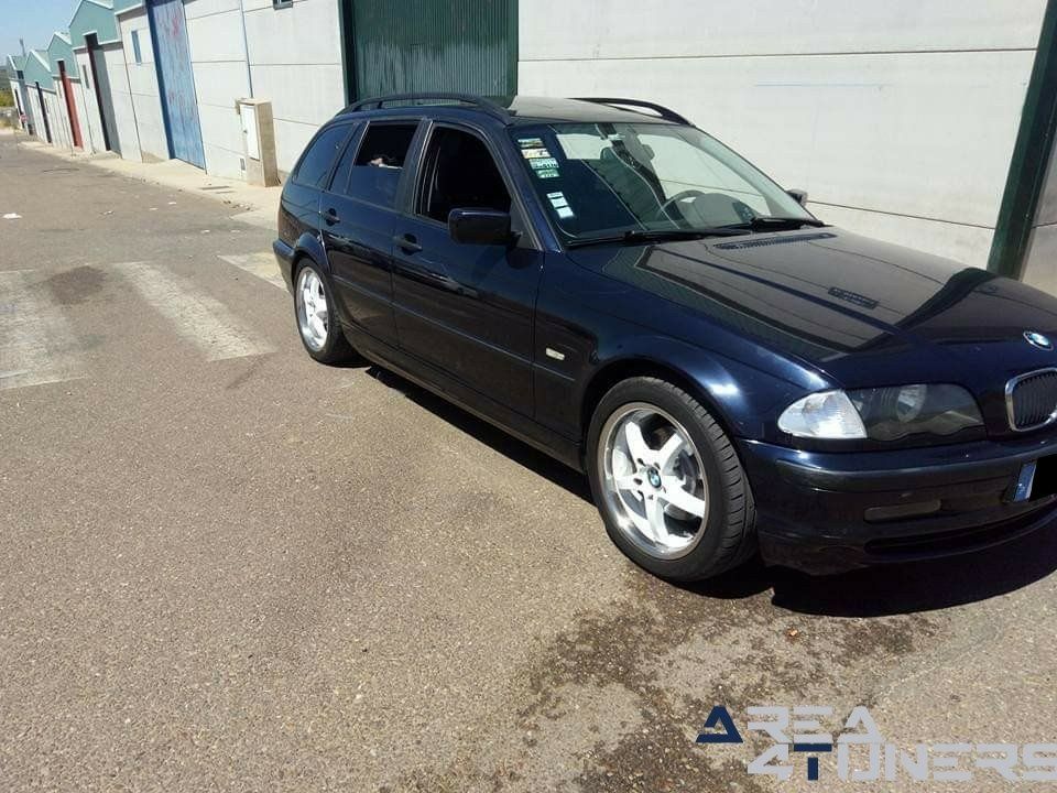 2º Tuning Show Internacional Arroyo San Serván
Imagen del reportaje revista Tuning Area4tuners.es, concentración de coches Tuning del año 2017 en Arroyo San Serván, Lérida, España