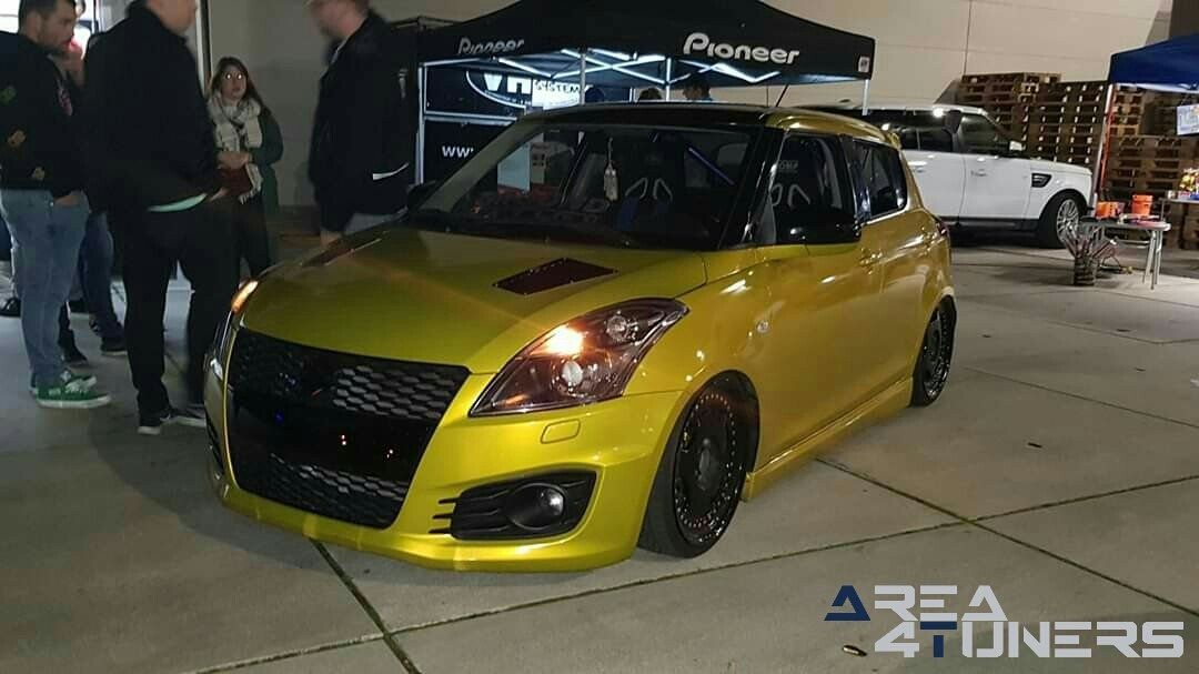 United Projects Halloween Night19
Imagen del reportaje de la revista Tuning Area4tuners.es, de la
concentración de coches Tuning del año 2019 en Brujas Bélgica