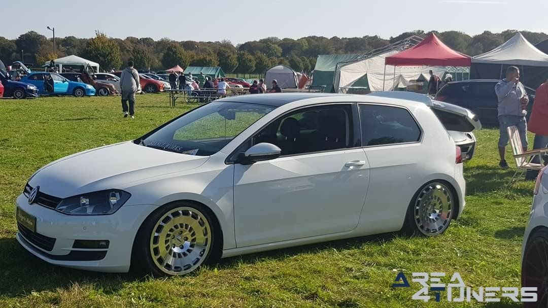 Esprit Tuning Team Party 5 Final Chapter
Imagen del reportaje de la revista Tuning Area4tuners.es, de la
concentración de coches Tuning del año 2019 en Cenfontaine Bélgica