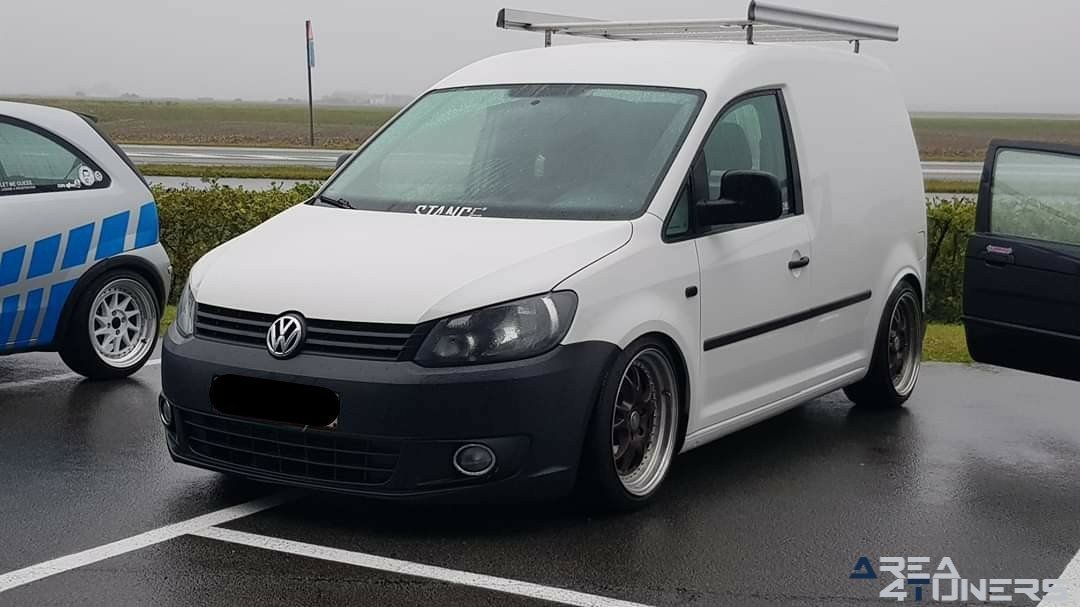 Car Fanatics By Petrol Brothers
Imagen del reportaje de la revista Tuning Area4tuners.es, de la
concentración de coches Tuning del año 2019 en Ostende Bélgica