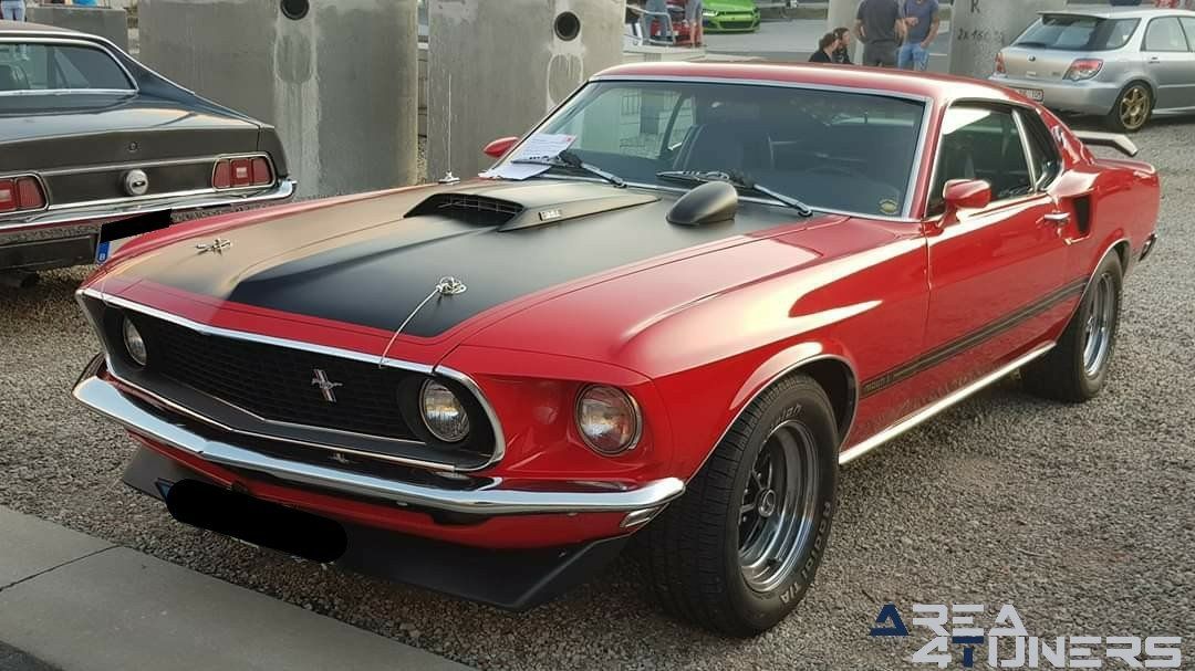 Magic Tuning Team 10th Birthday Edition
Imagen del reportaje de la revista Tuning Area4tuners.es, de la
concentración de coches Tuning del año 2019 en Corbeillestraat Bélgica