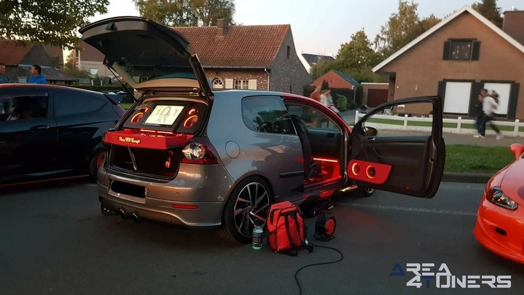 Tuning Night Beernem
Imagen del reportaje de la revista Tuning Area4tuners.es, de la
concentración de coches Tuning del año 2019 en Beernem Bélgica