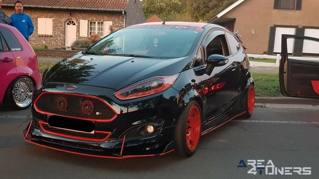 Tuning Night Beernem
Imagen del reportaje de la revista Tuning Area4tuners.es, de la
concentración de coches Tuning del año 2019 en Beernem Bélgica