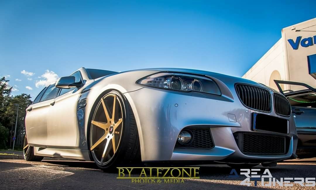 Ksr Midsommattläff
Imagen del reportaje de la revista Tuning Area4tuners.es, de la
concentración de coches Tuning del año 2019 en Karlstad Suecia