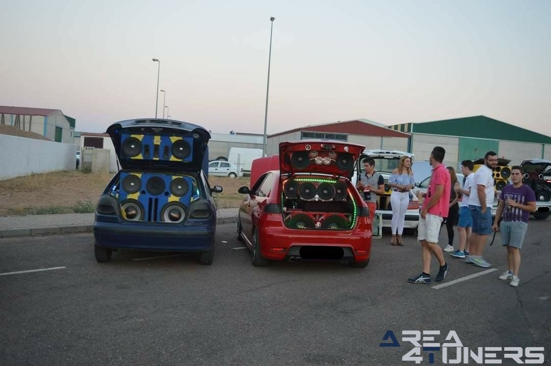 3ª Concentración Navalvillar De Pela
Imagen del reportaje revista Tuning Area4tuners.es, concentración de coches Tuning del año 2016 en Navalvillar De Pela, Badajoz, España