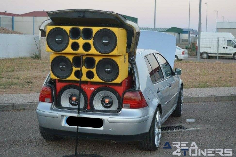 3ª Concentración Navalvillar De Pela
Imagen del reportaje revista Tuning Area4tuners.es, concentración de coches Tuning del año 2016 en Navalvillar De Pela, Badajoz, España