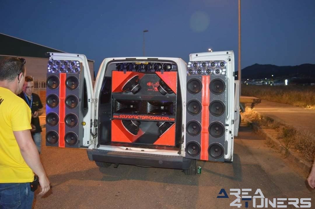 3ª Concentración Navalvillar De Pela
Imagen del reportaje revista Tuning Area4tuners.es, concentración de coches Tuning del año 2016 en Navalvillar De Pela, Badajoz, España